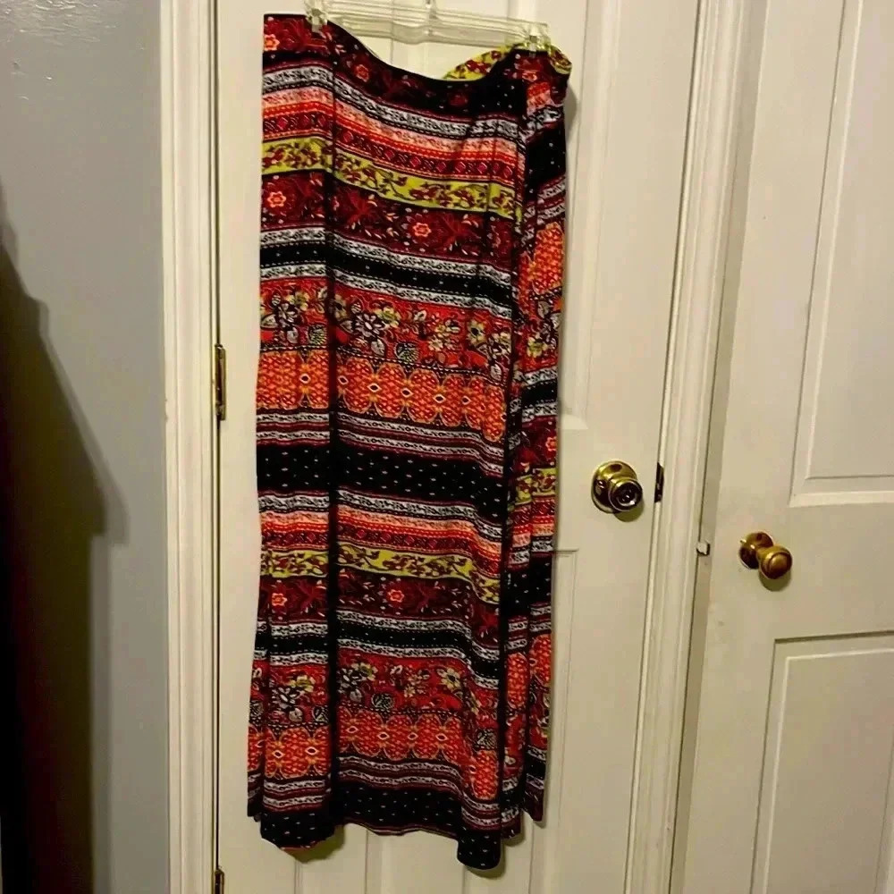 Cato brand maxi skirt size 22/24 beautiful pattern